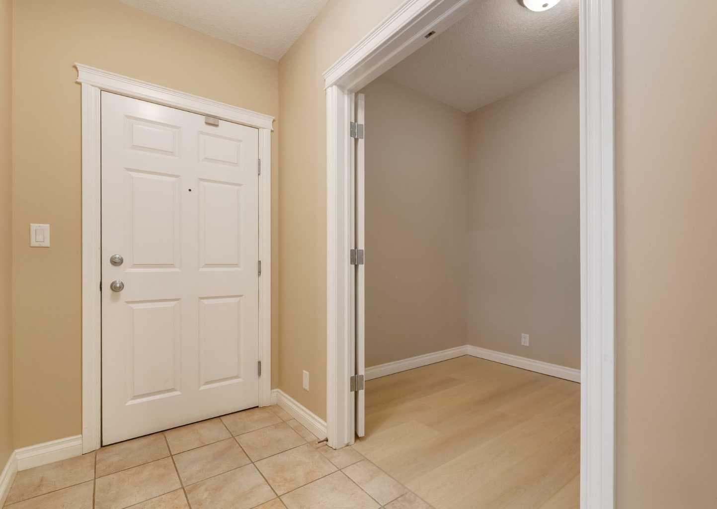3214, 24 Hemlock Crescent SW