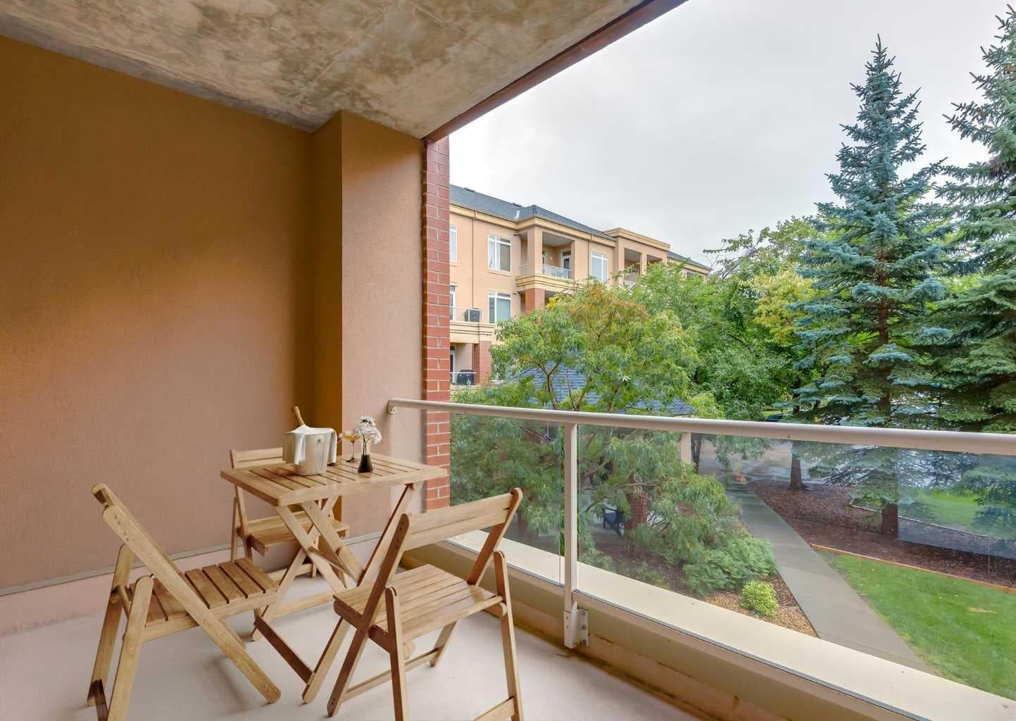 3214, 24 Hemlock Crescent SW
