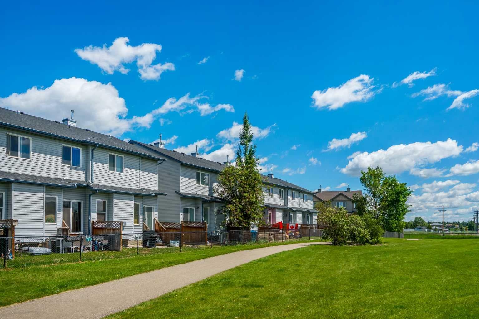 604, 620 Luxstone Landing SW