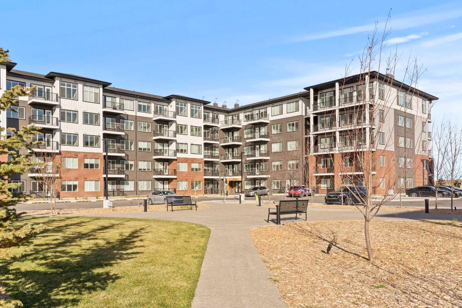 2212, 395 Skyview Parkway NE