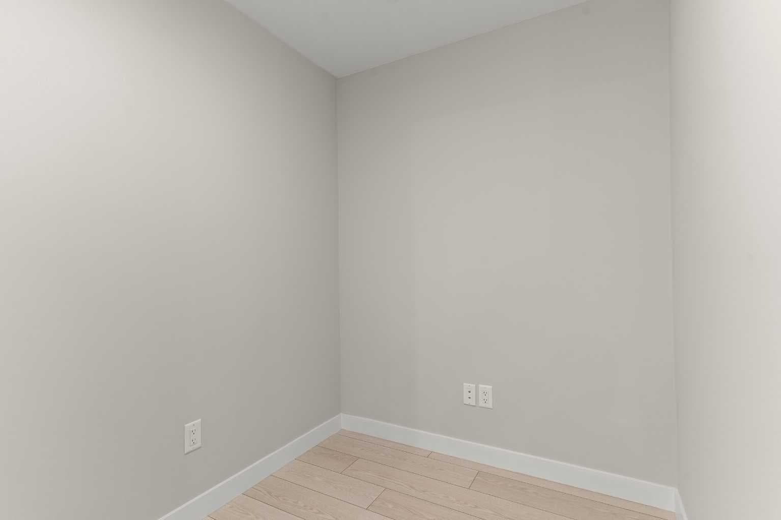 2212, 395 Skyview Parkway NE