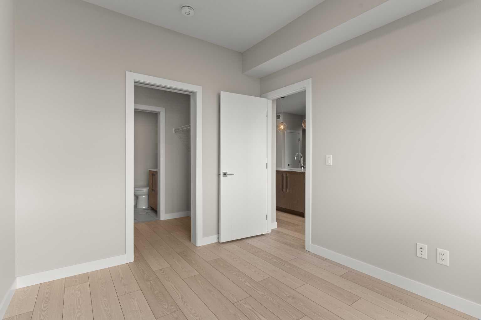 2212, 395 Skyview Parkway NE