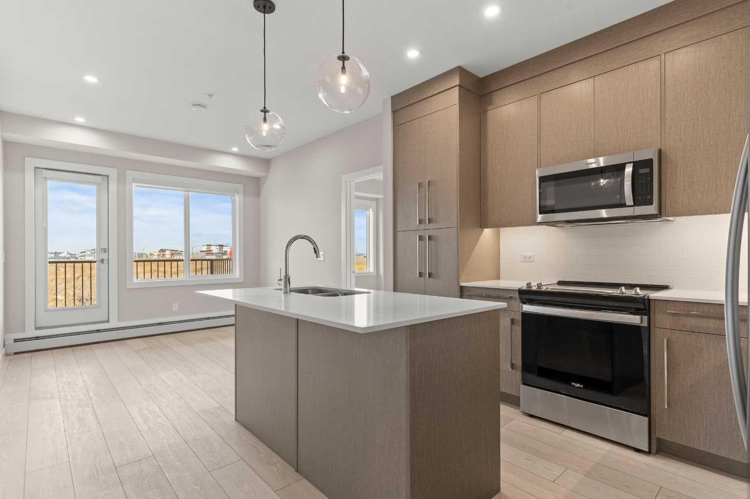2212, 395 Skyview Parkway NE