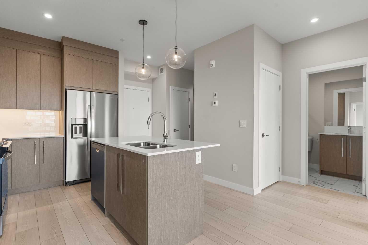 2212, 395 Skyview Parkway NE