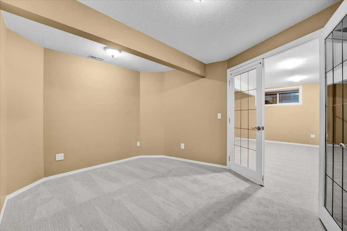 6 Hidden Valley Gardens NW