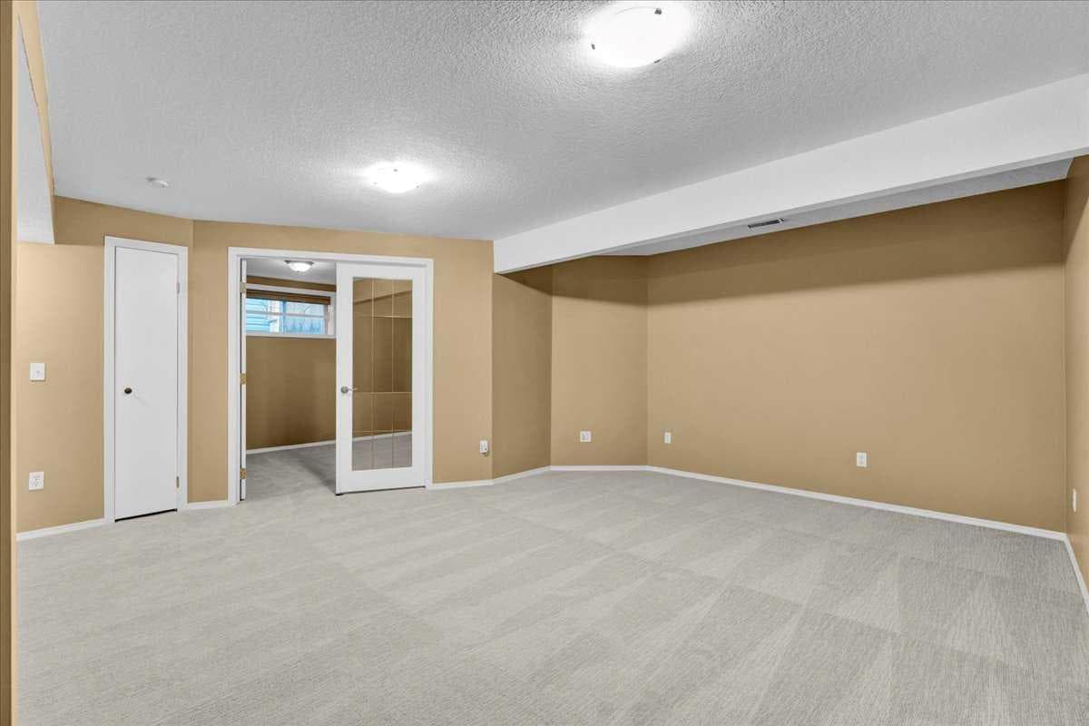 6 Hidden Valley Gardens NW