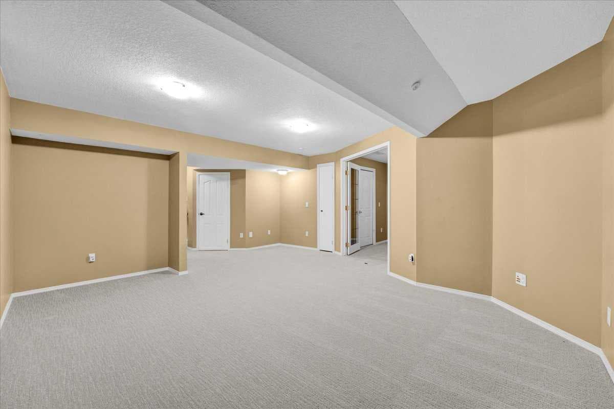 6 Hidden Valley Gardens NW