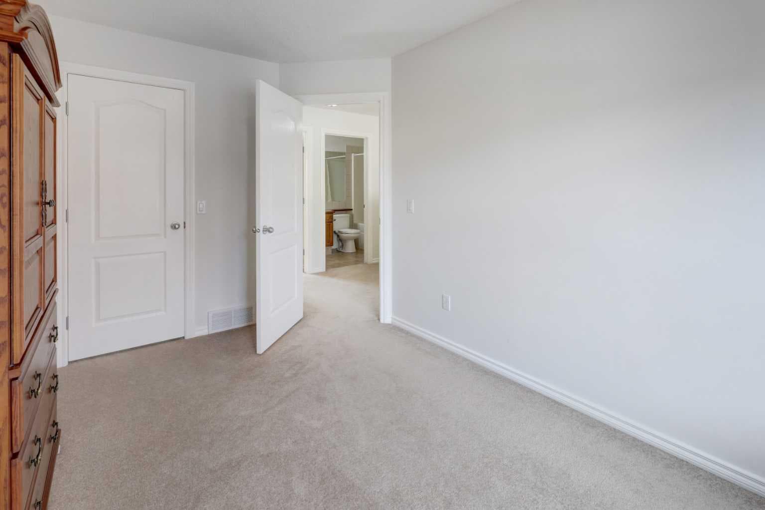 27 Rockyspring Gate NW