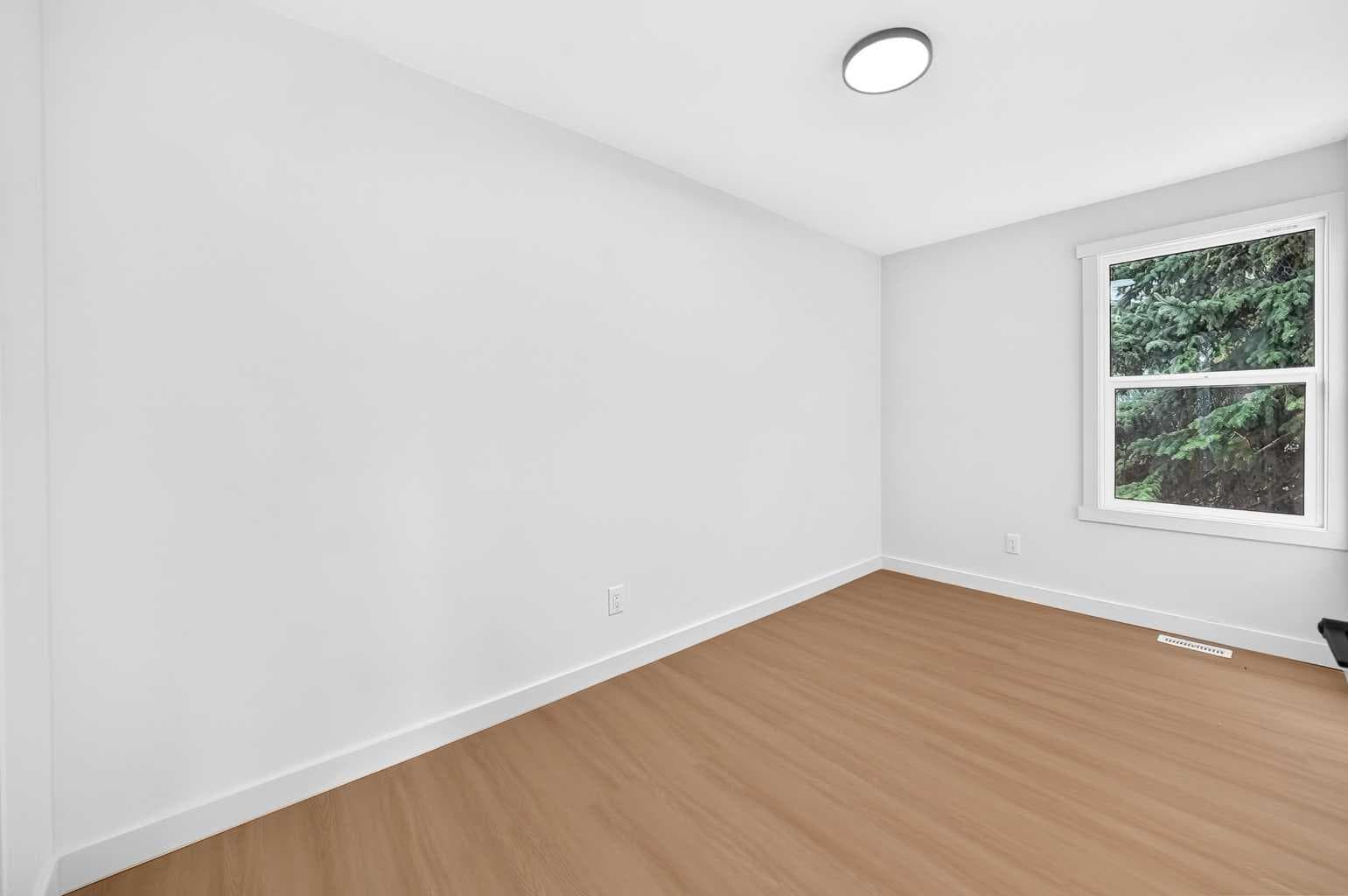 1204, 544 Blackthorn Road NE