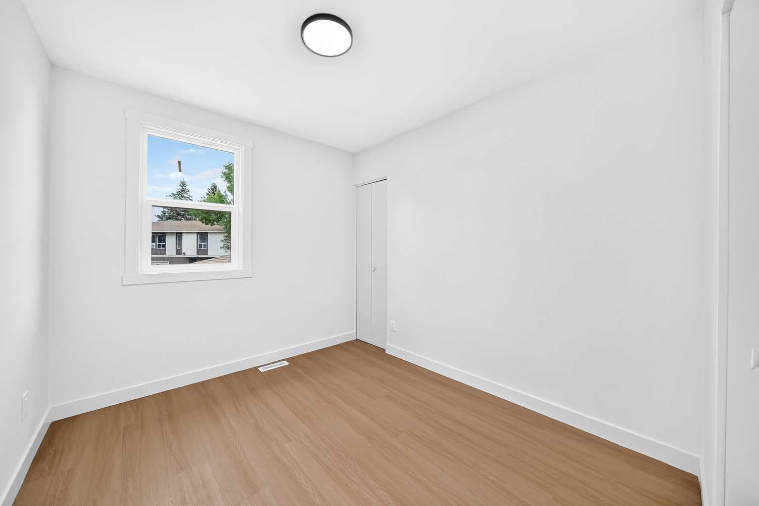 1204, 544 Blackthorn Road NE