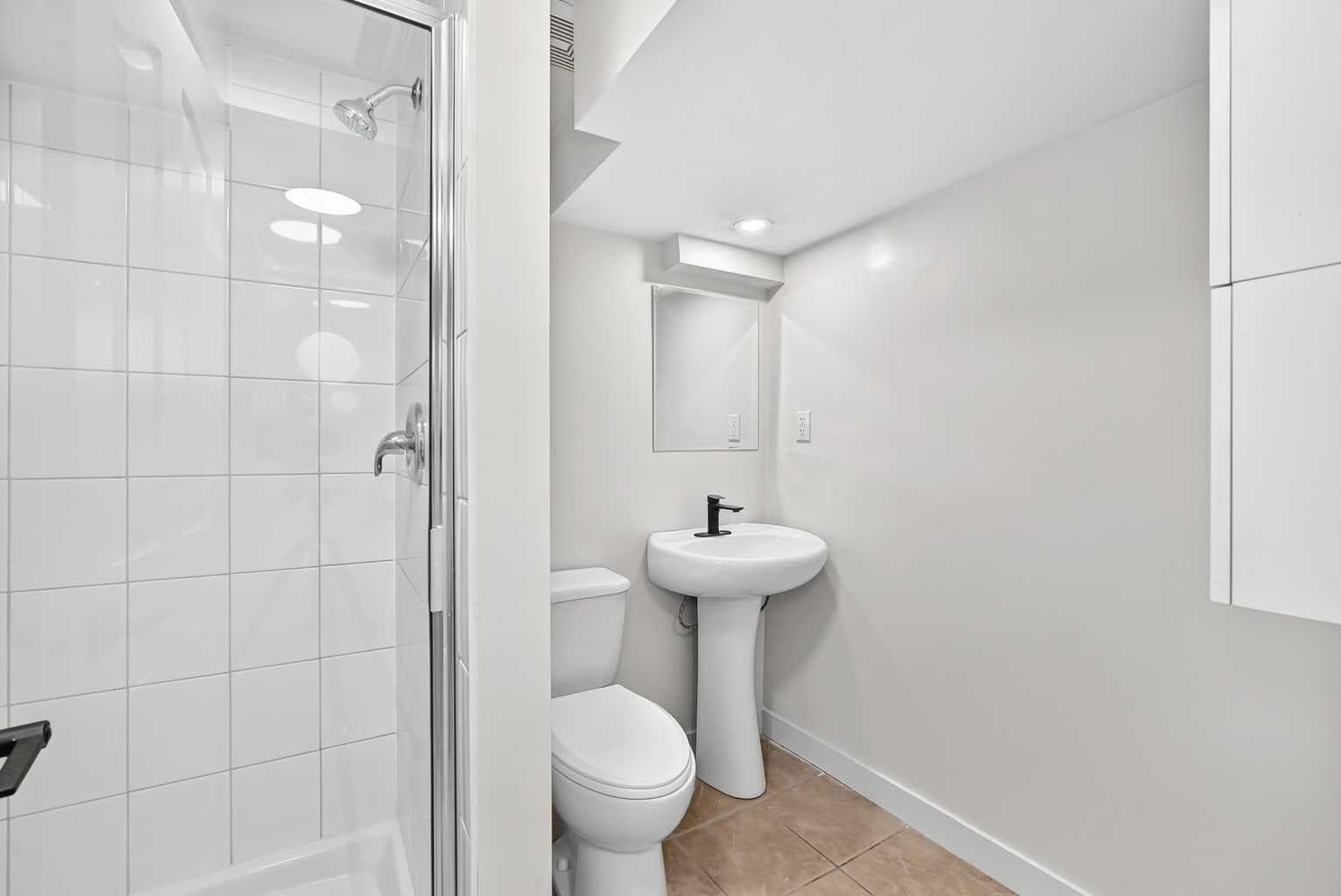 1204, 544 Blackthorn Road NE