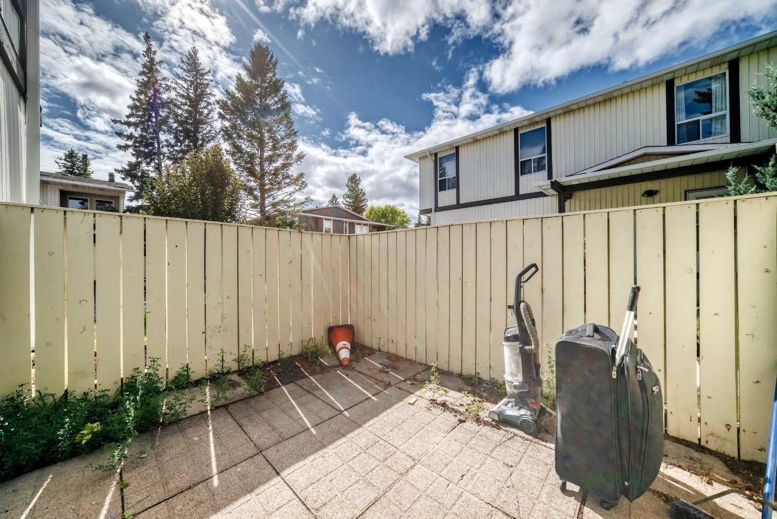 1204, 544 Blackthorn Road NE