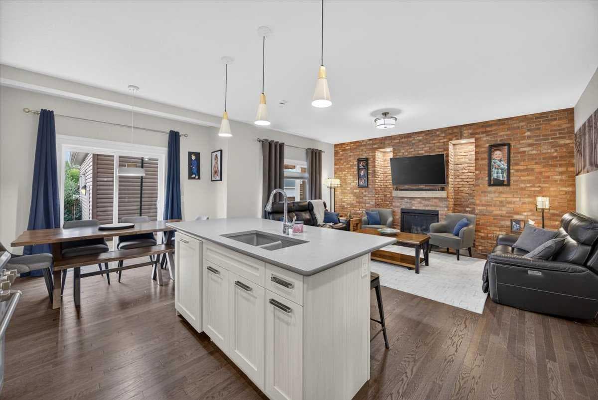 2584 Ravenslea Gardens SE