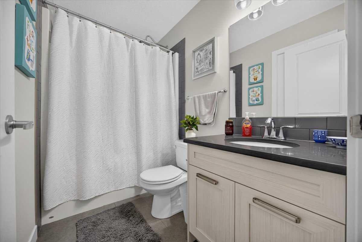 2584 Ravenslea Gardens SE