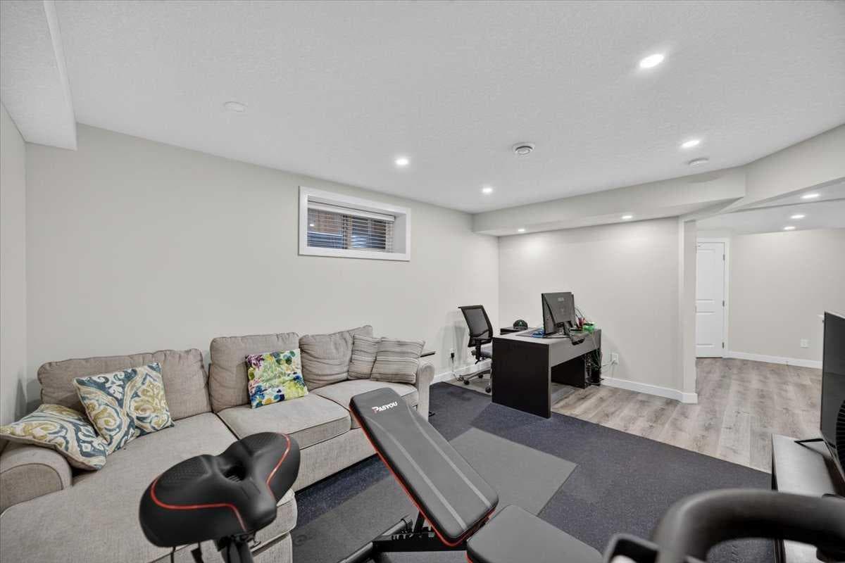 2584 Ravenslea Gardens SE