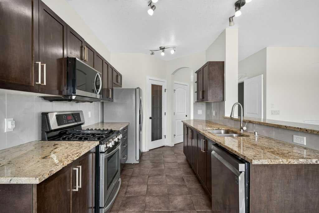 23 Saddlebrook Court NE