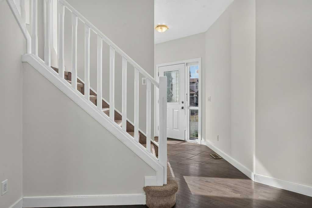 23 Saddlebrook Court NE