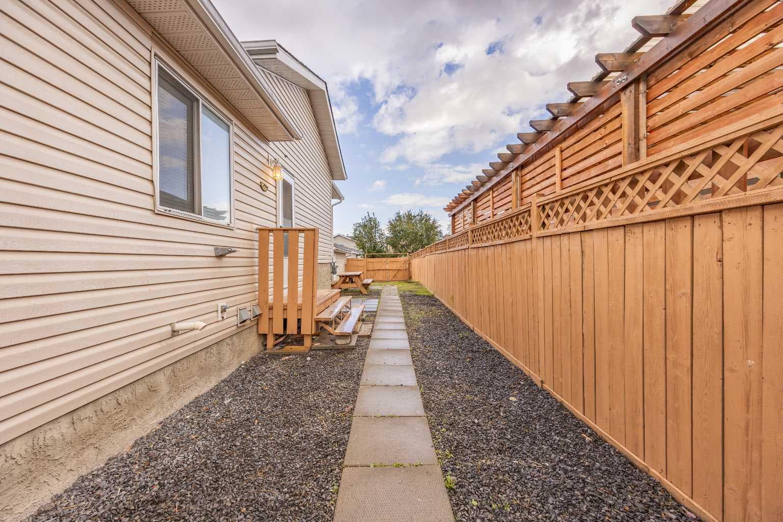 113 Taradale Close NE