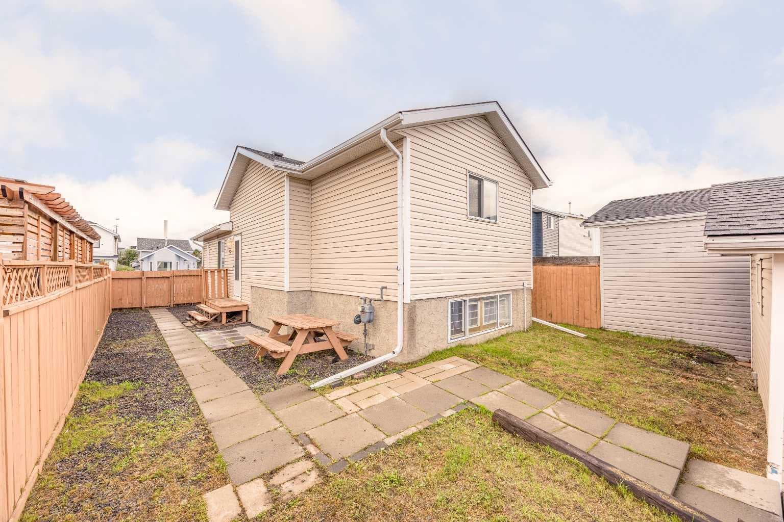 113 Taradale Close NE