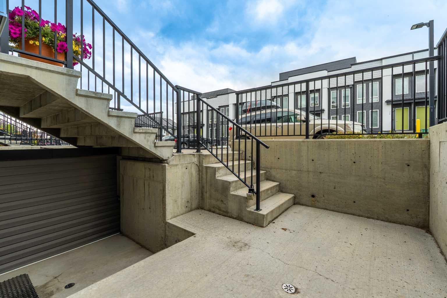 408, 338 Seton Circle SE