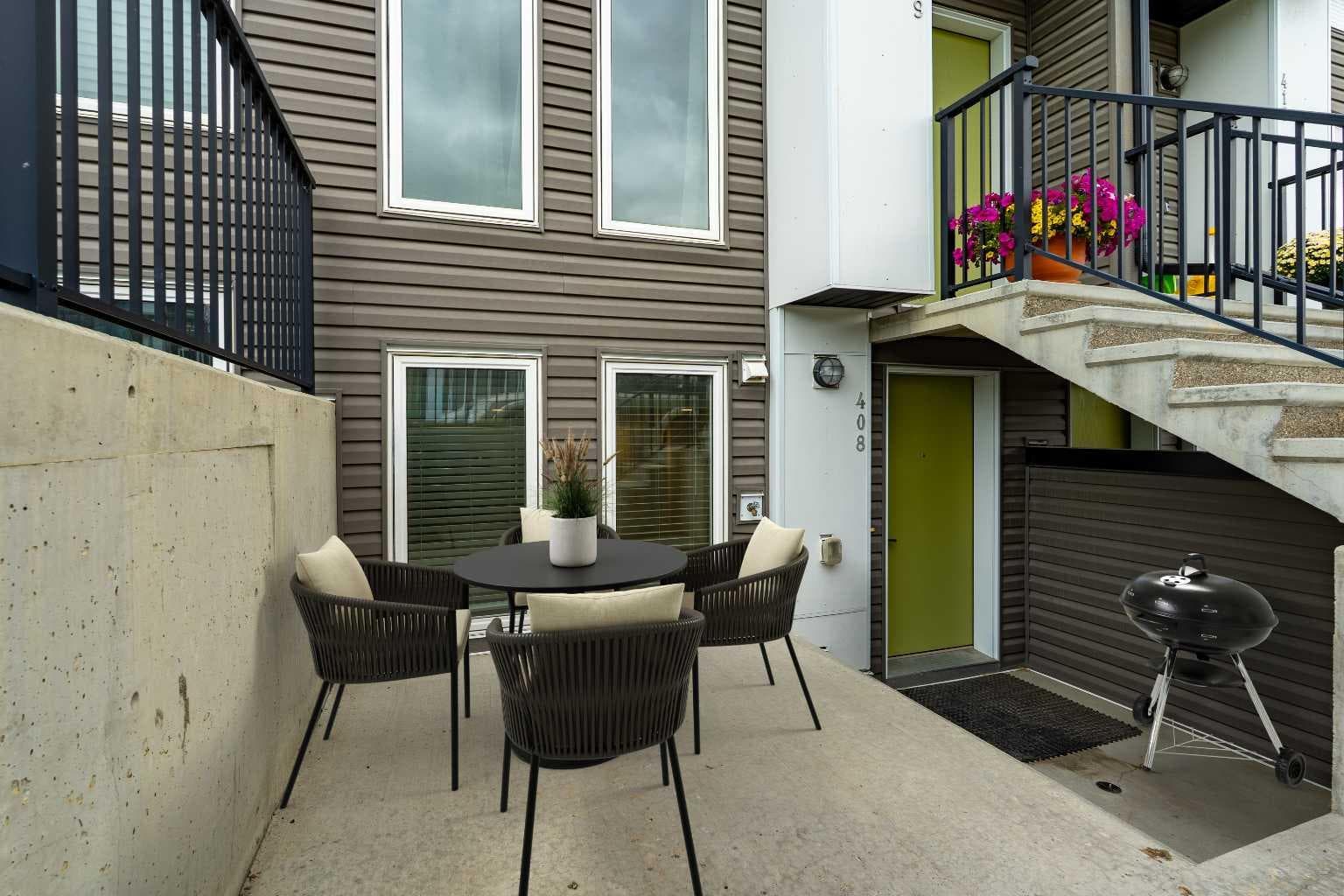 408, 338 Seton Circle SE