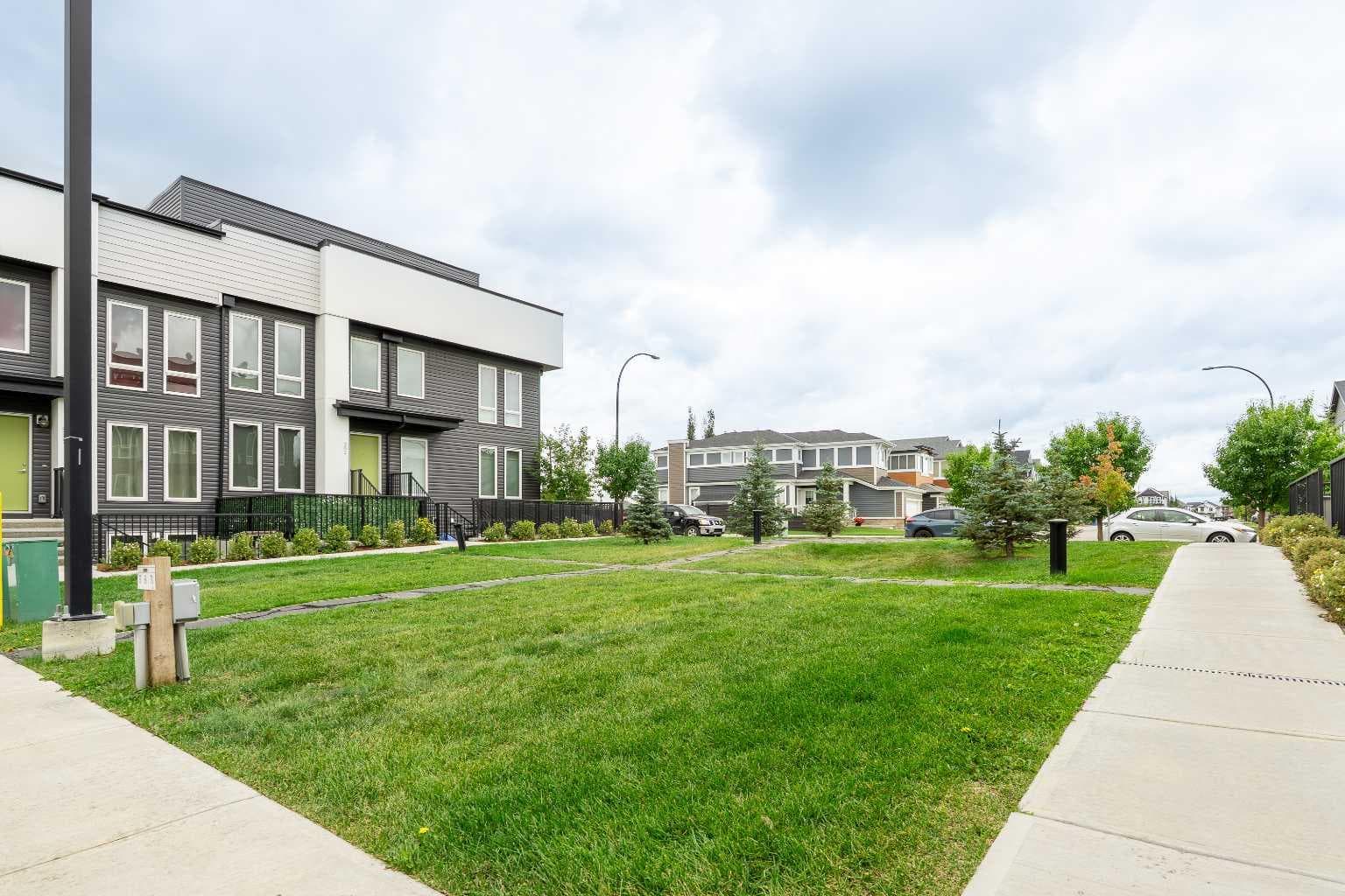 408, 338 Seton Circle SE