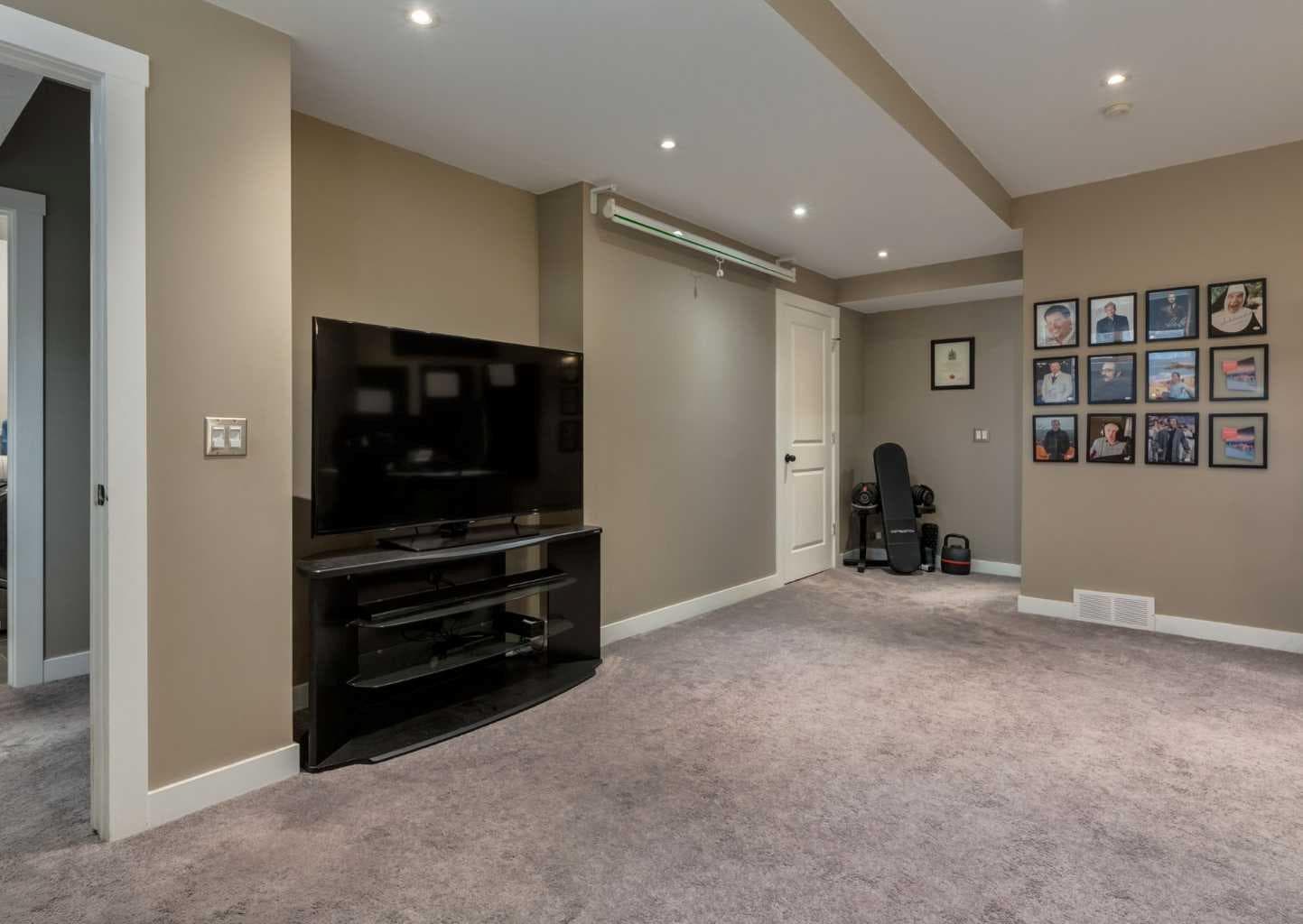 237 Luxstone Green SW