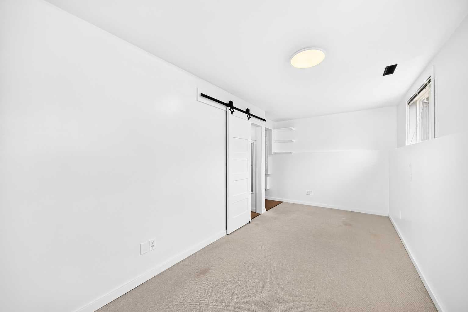 117 Bridleglen Manor SW