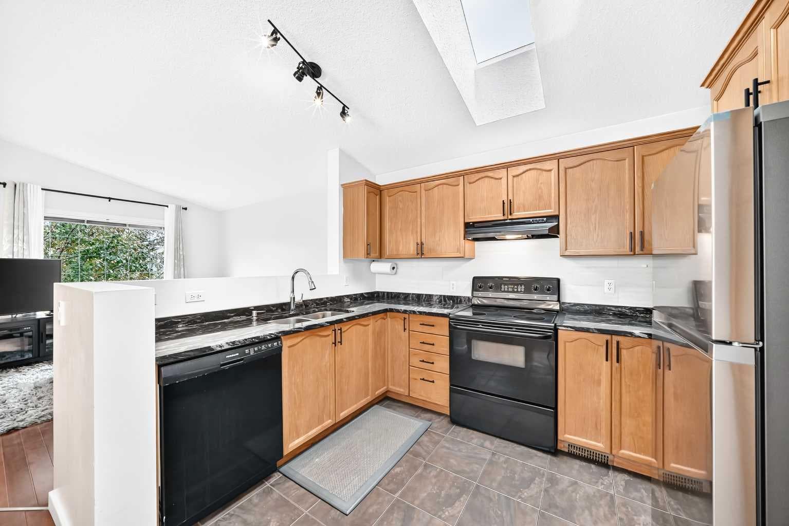 117 Bridleglen Manor SW