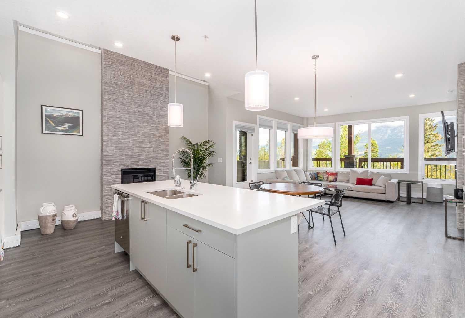 114, 106 Stewart Creek Rise 