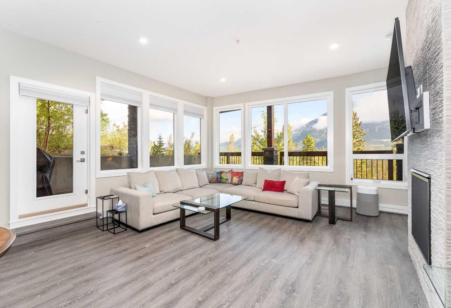 114, 106 Stewart Creek Rise 