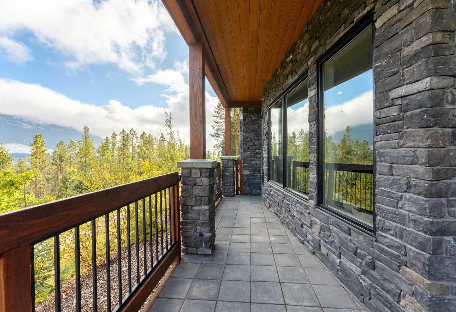 114, 106 Stewart Creek Rise 
