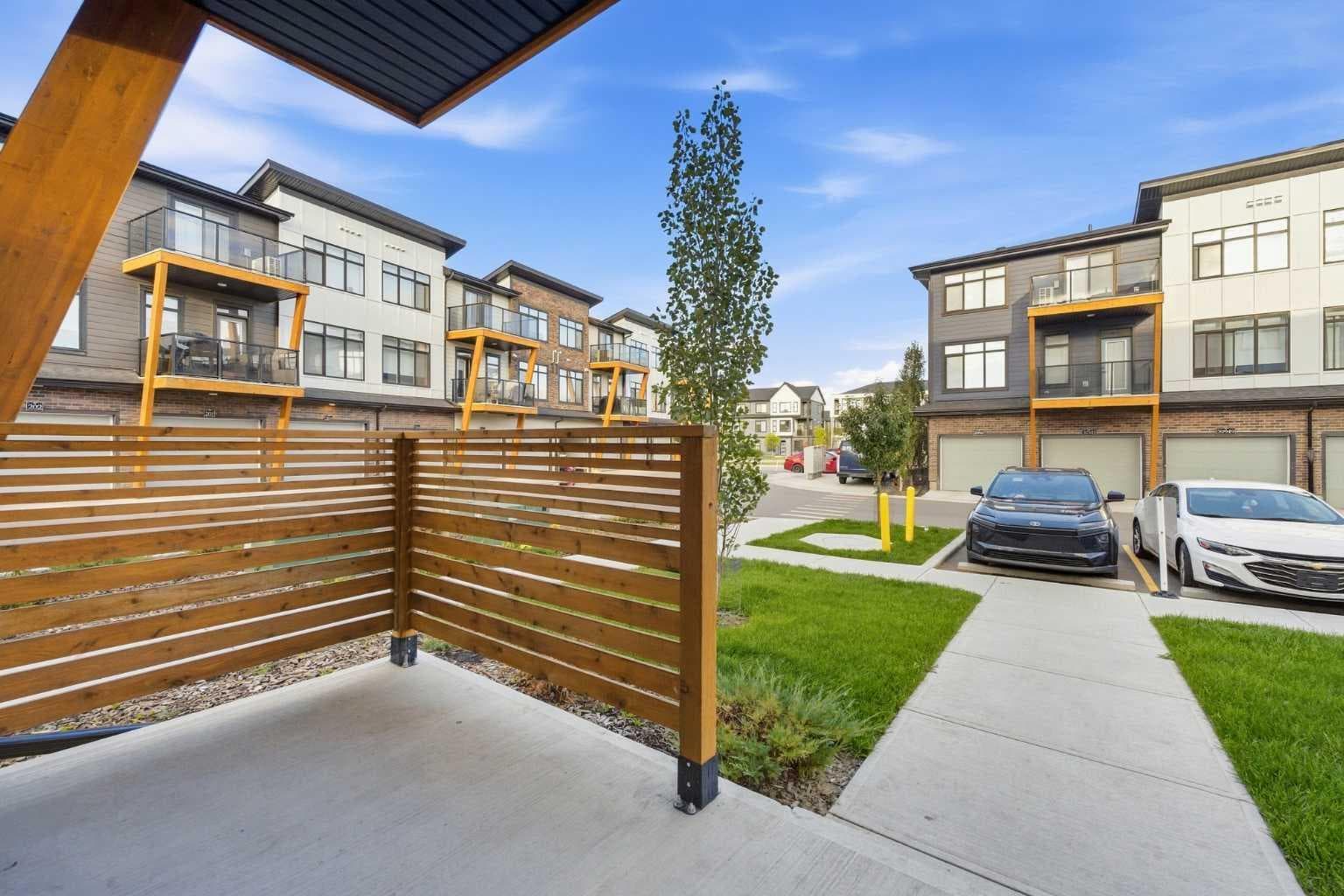 301, 562 Seton Circle SE