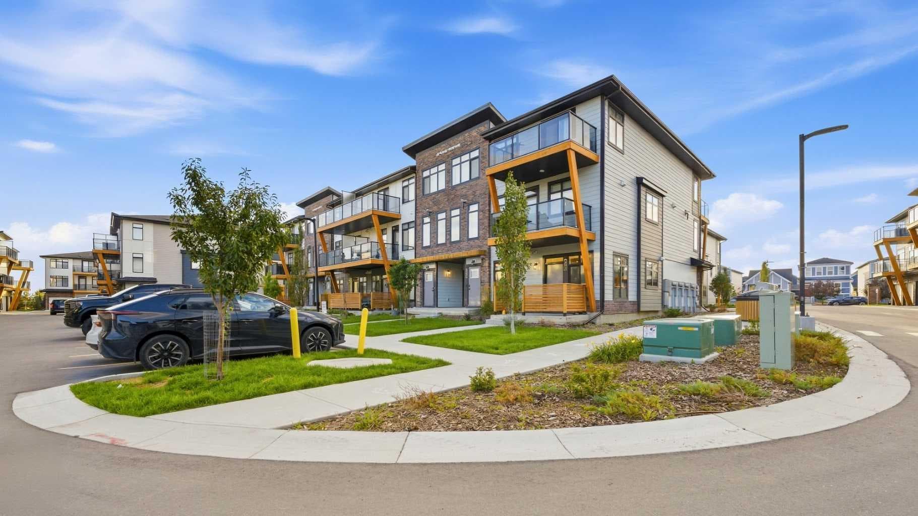 301, 562 Seton Circle SE