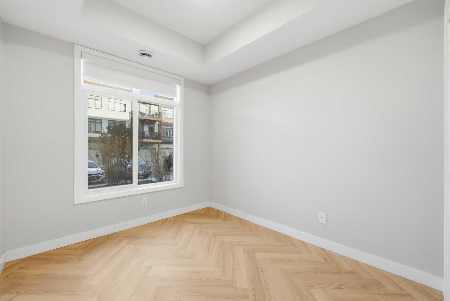 301, 562 Seton Circle SE