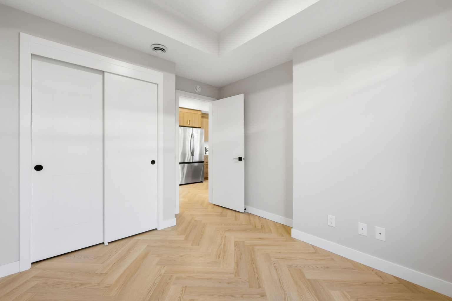 301, 562 Seton Circle SE