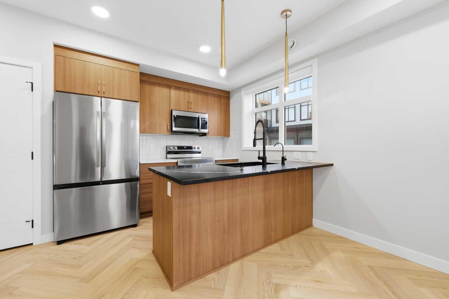 301, 562 Seton Circle SE