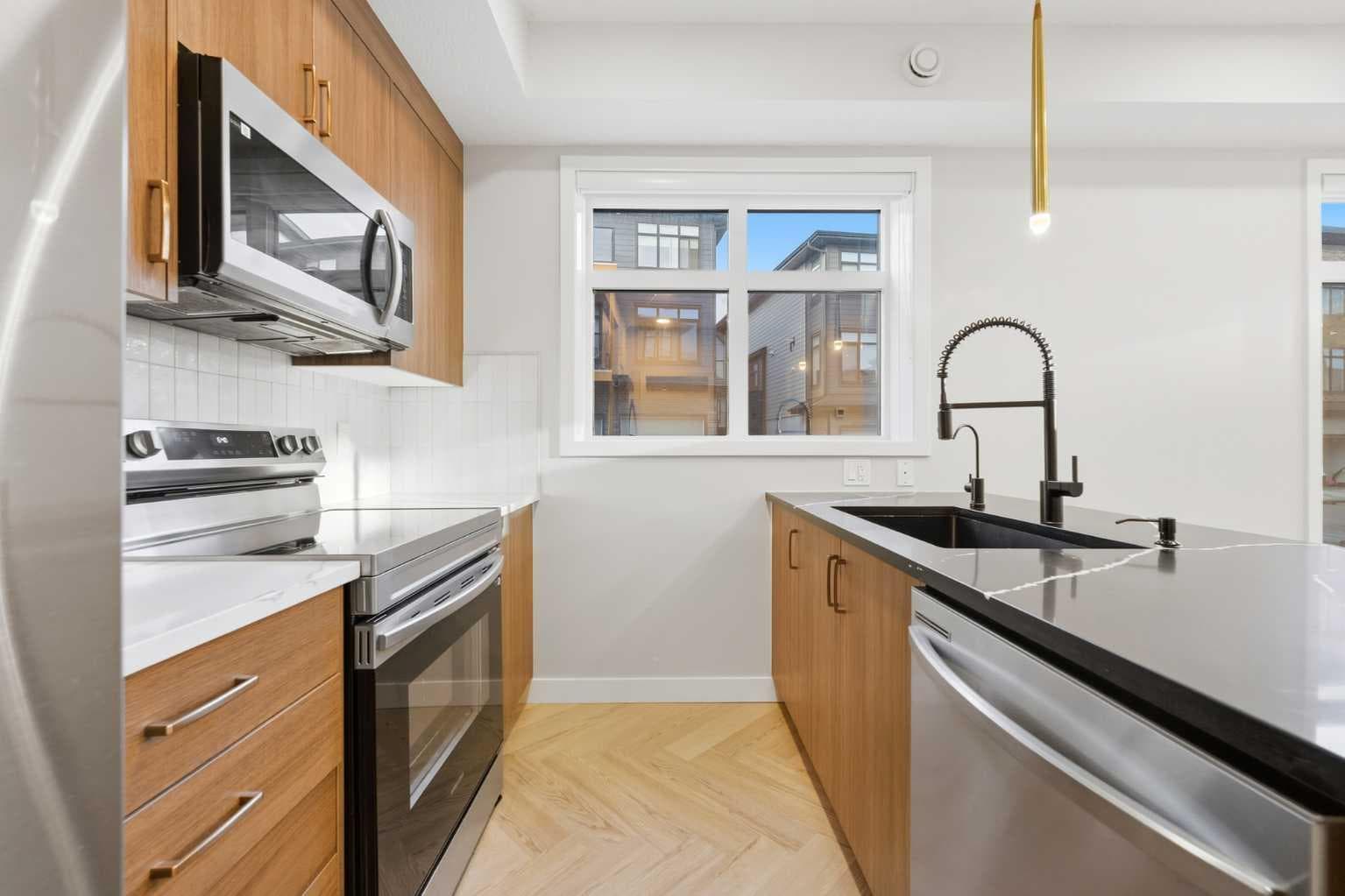 301, 562 Seton Circle SE
