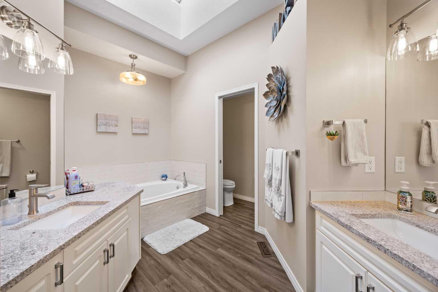 16 Royal oak Heights NW