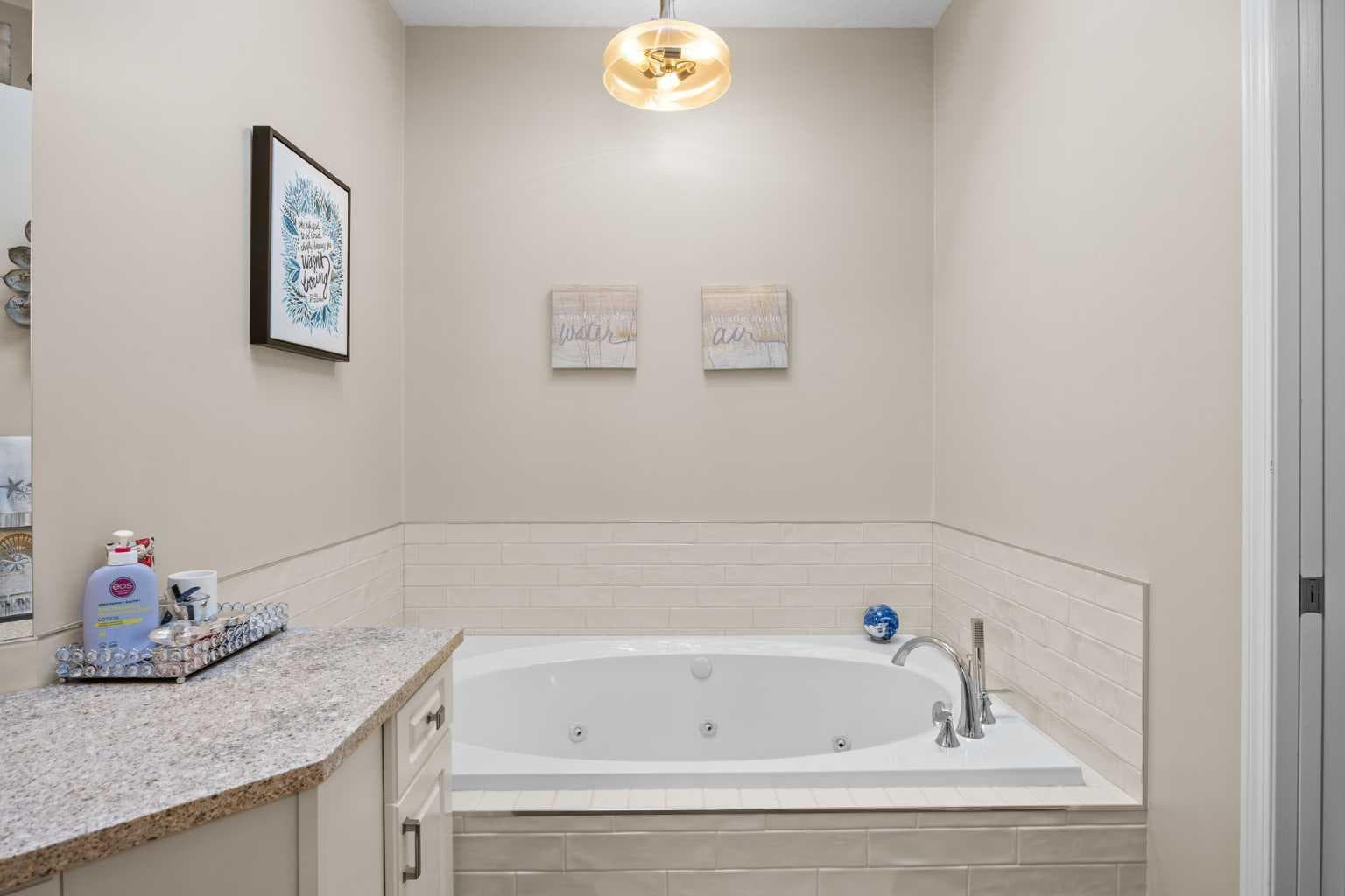 16 Royal oak Heights NW