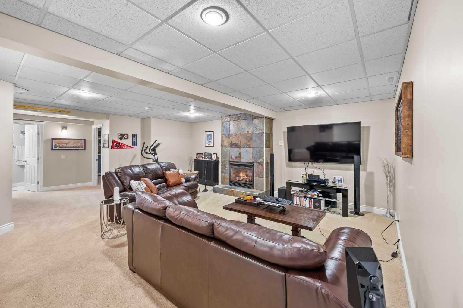 16 Royal oak Heights NW