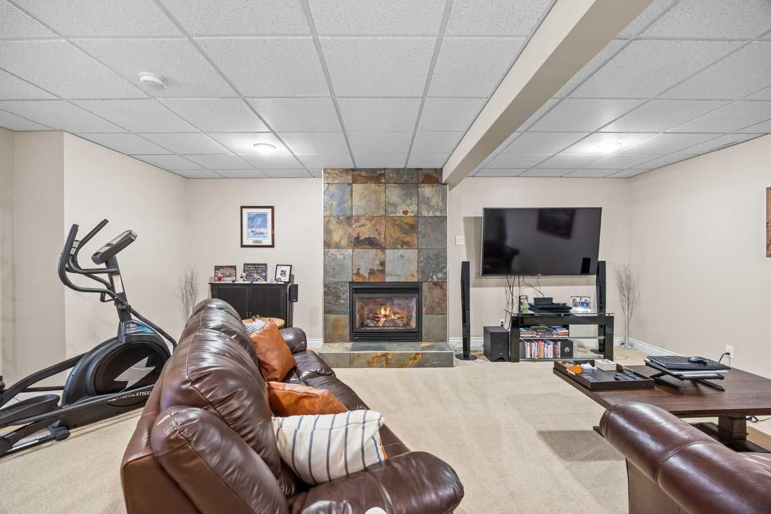 16 Royal oak Heights NW