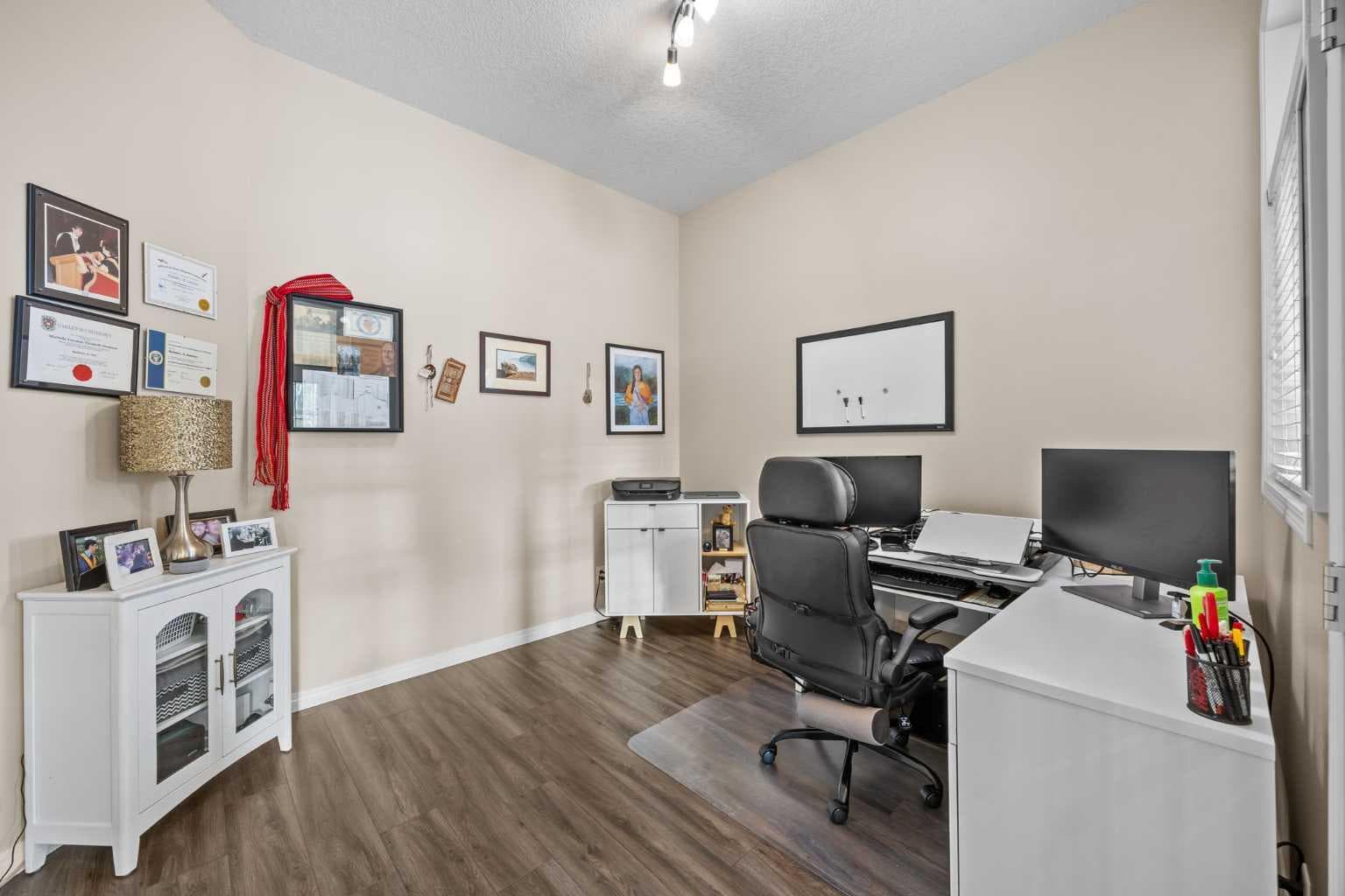 16 Royal oak Heights NW