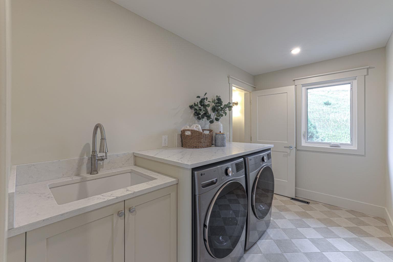 1040 Edgemont Road NW