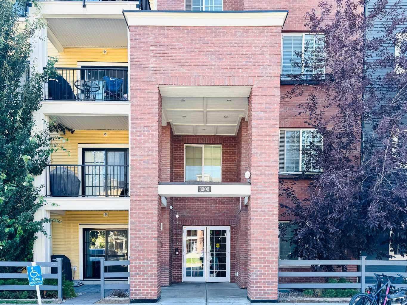 3313, 99 Copperstone Park SE