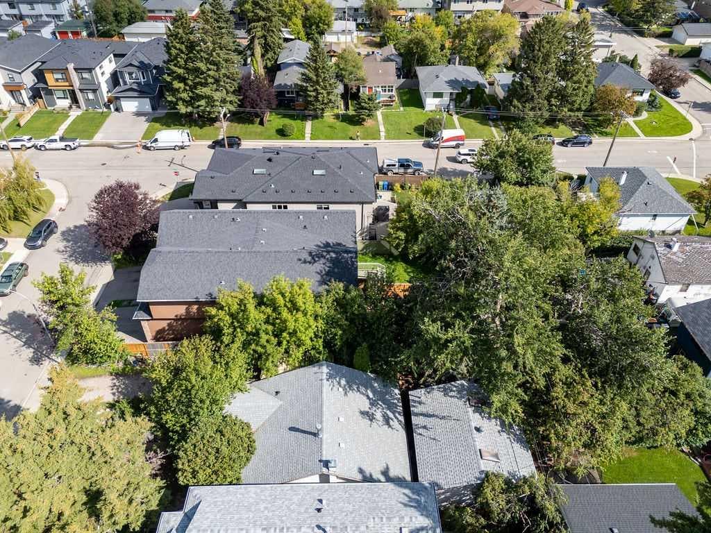 411 37 Avenue NW