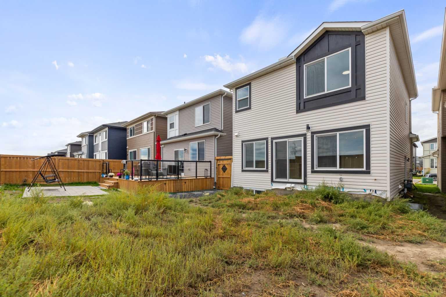 621 corner meadows Way NE