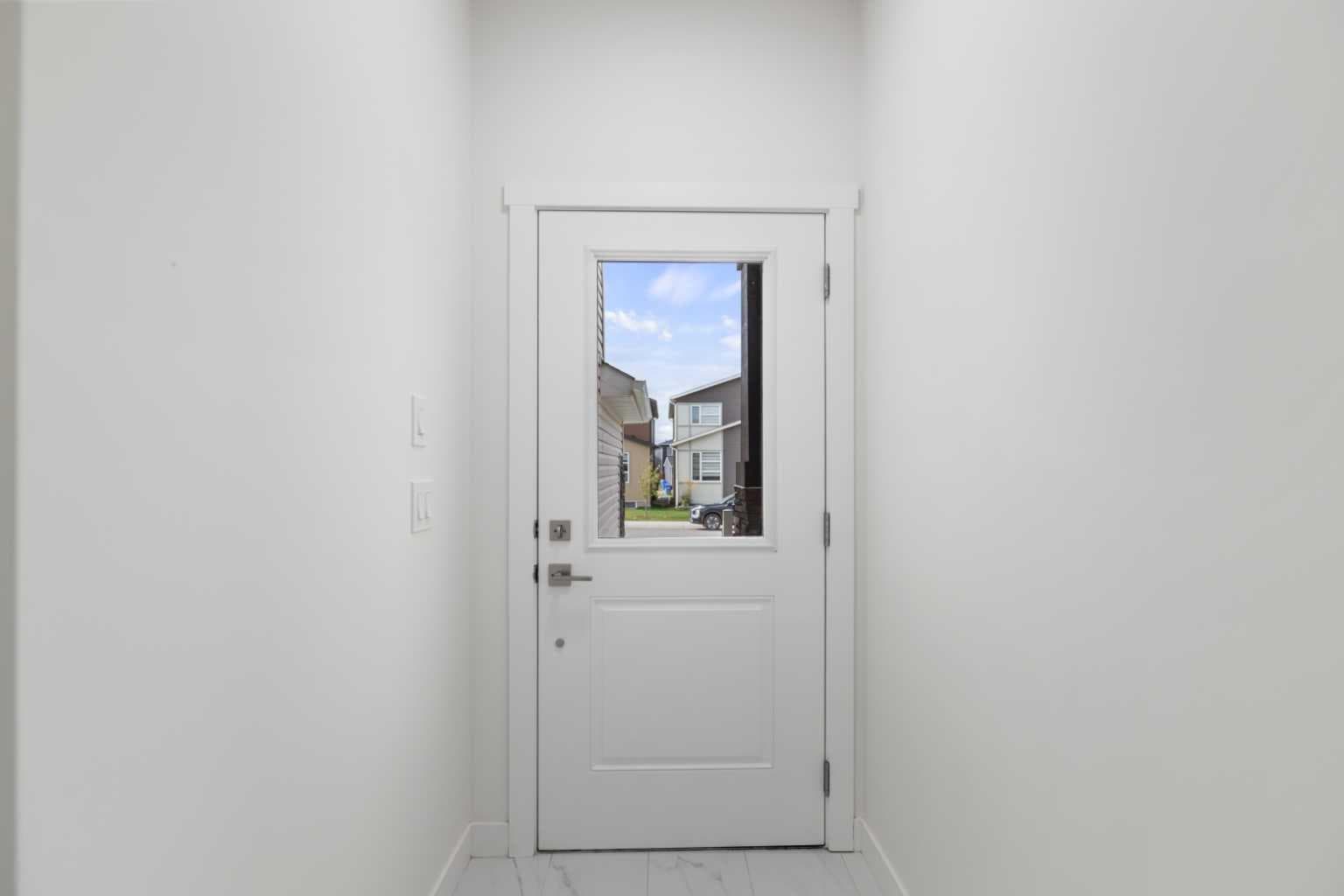 621 corner meadows Way NE