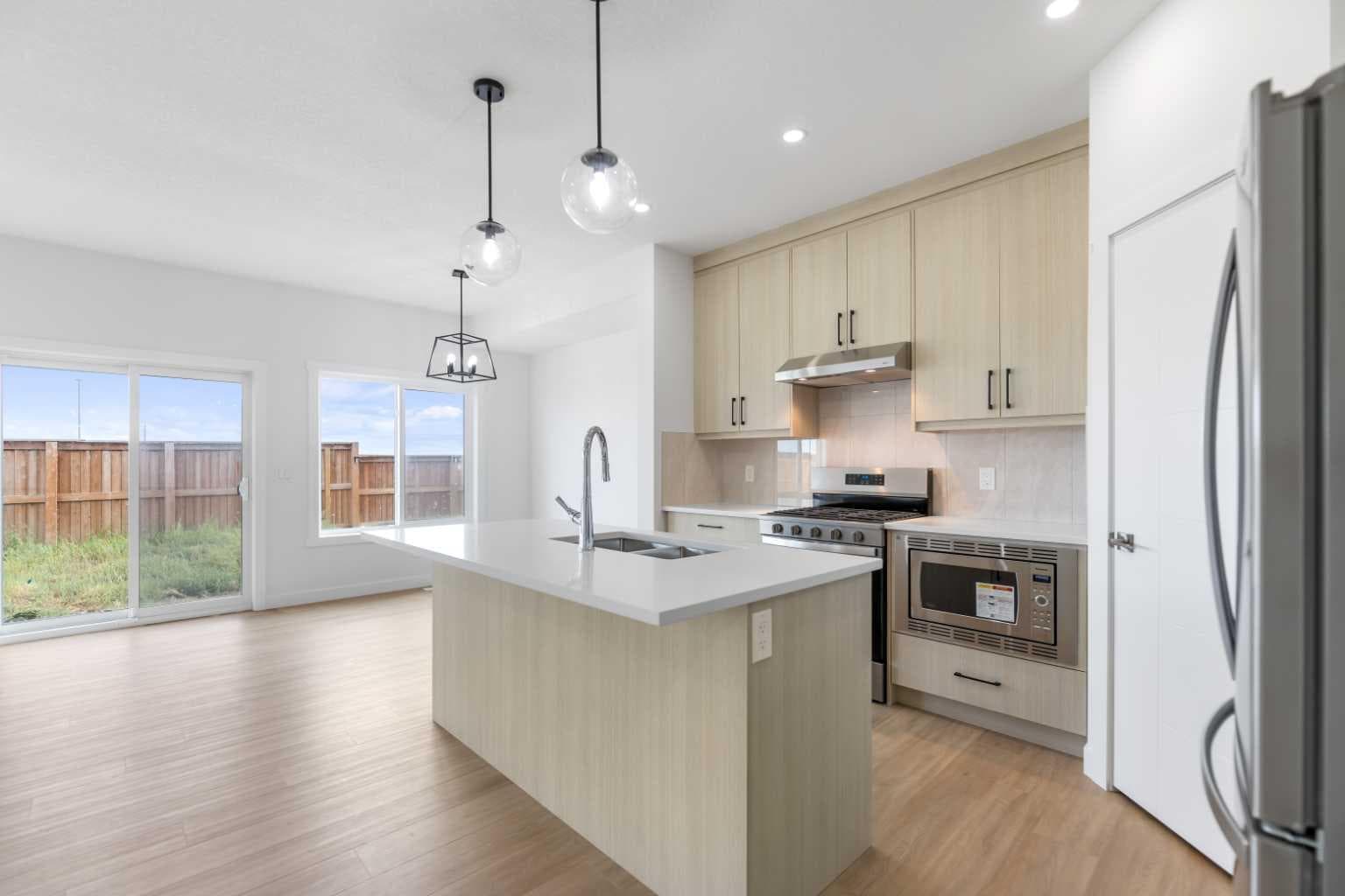 621 corner meadows Way NE