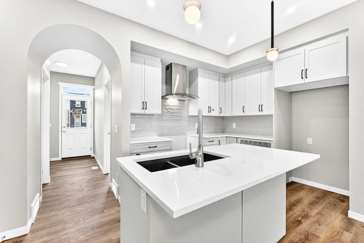 76 Mercado Road SE